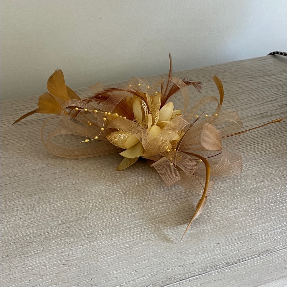 Fascinator hair clip gold and tan